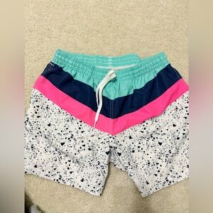 Chubbies Mens 5.5” Inseam Swim Trunks- SIZE MEDIUM
